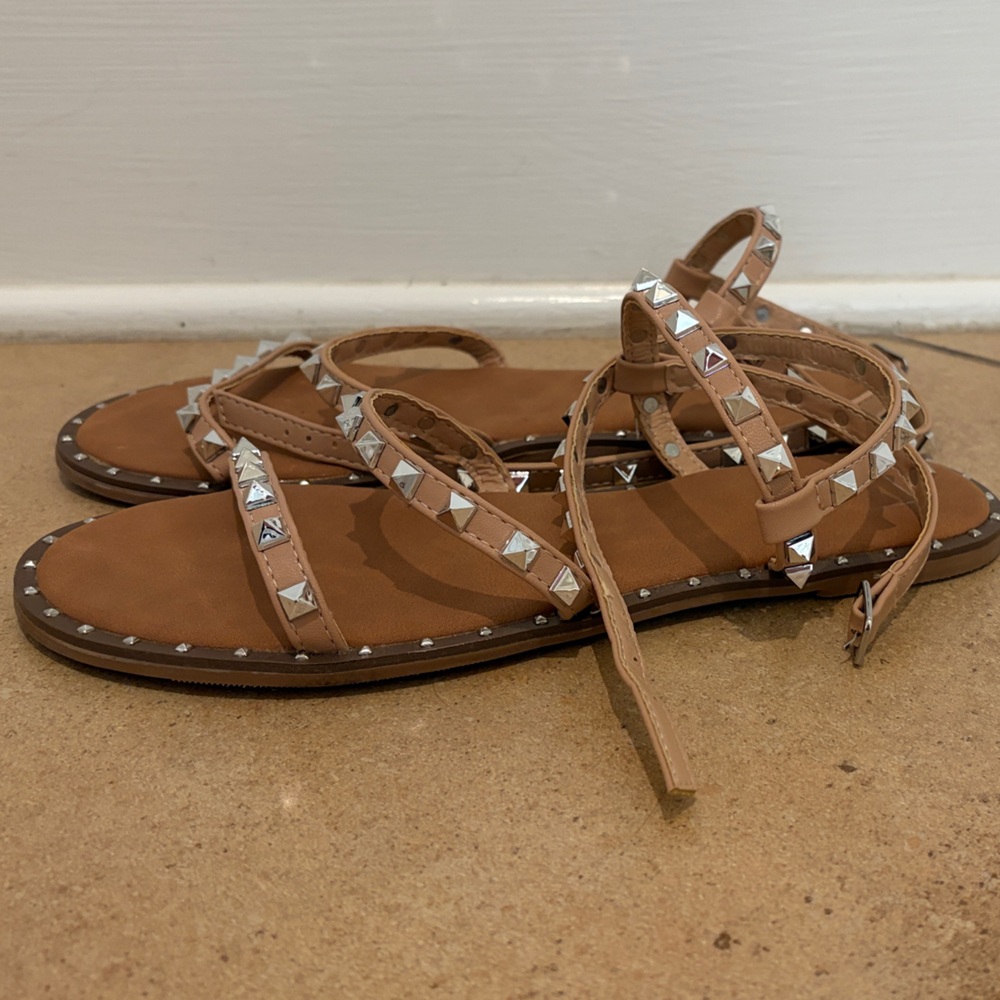 Shu Shop Women’s Studded Tan Sandals with Ankle Straps size 7.5